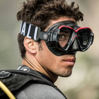 Aqualung Máscara Reveal Ultrafit M Negro / Rojo